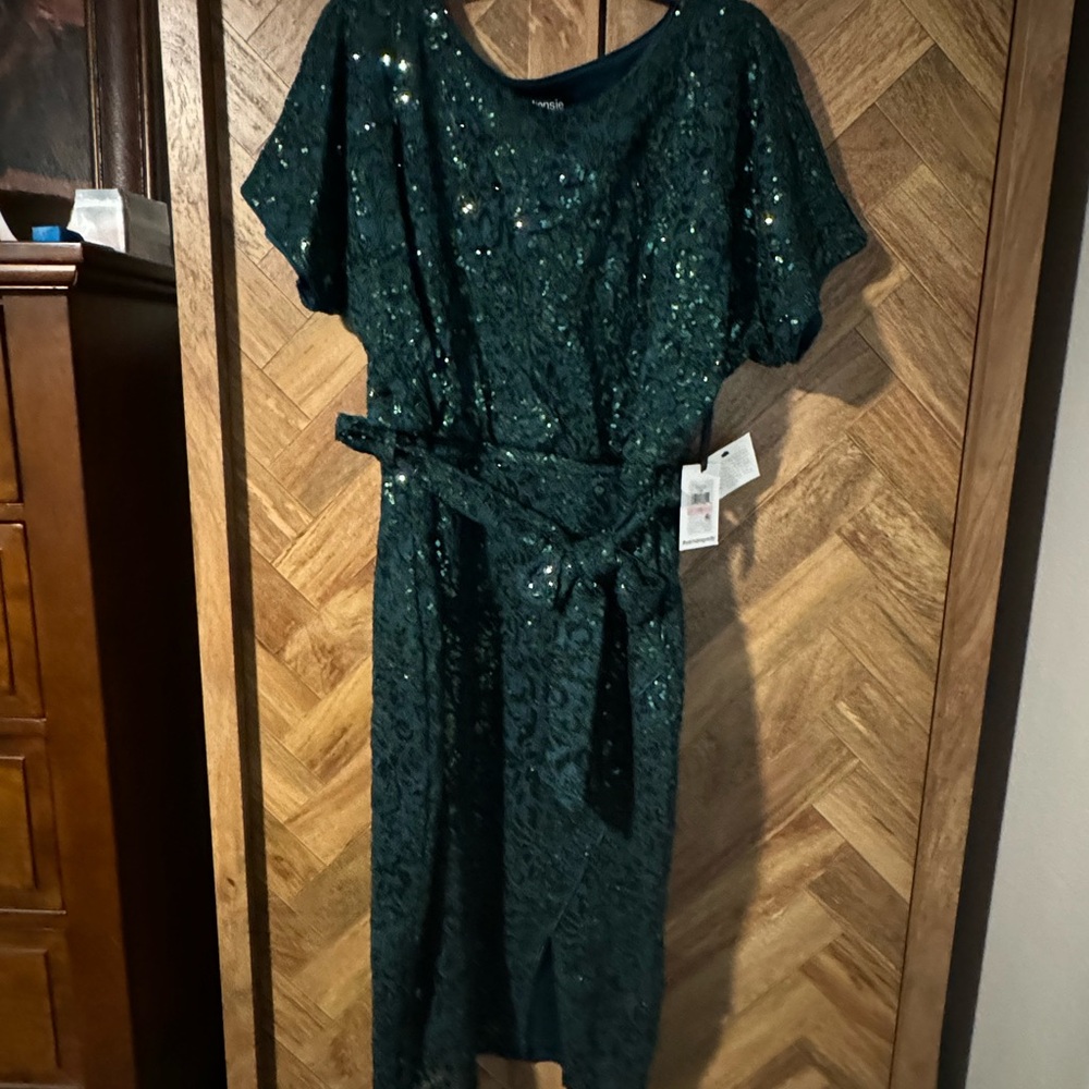 Meet your Posher, Delores - Picture 2 of 2